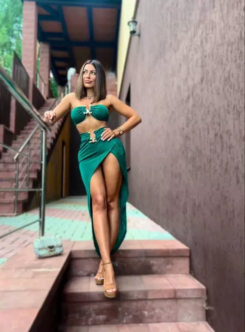 Milfs still can wear sexy dresses by Your_fluffy