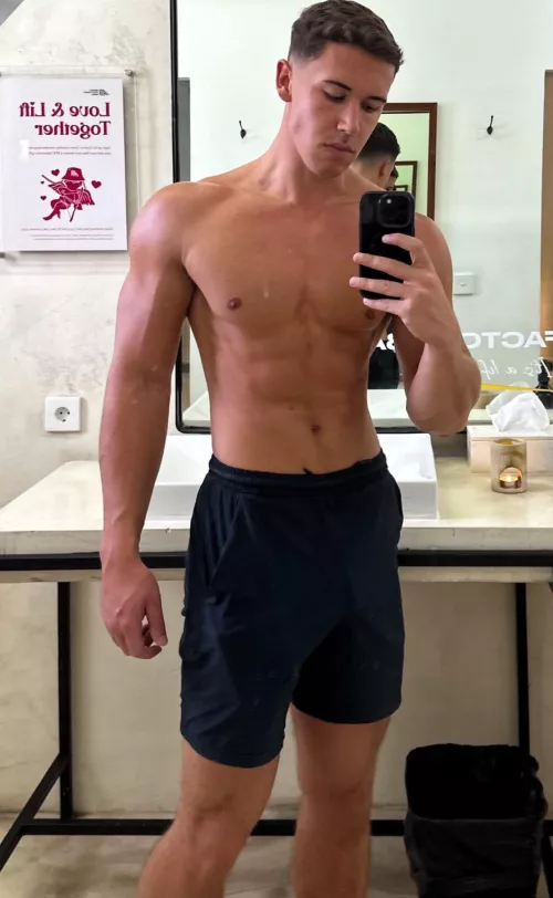 My girlfriends brother sent me gym pics and I can’t stop thinking about being on my knees by Ill-Mode-8909