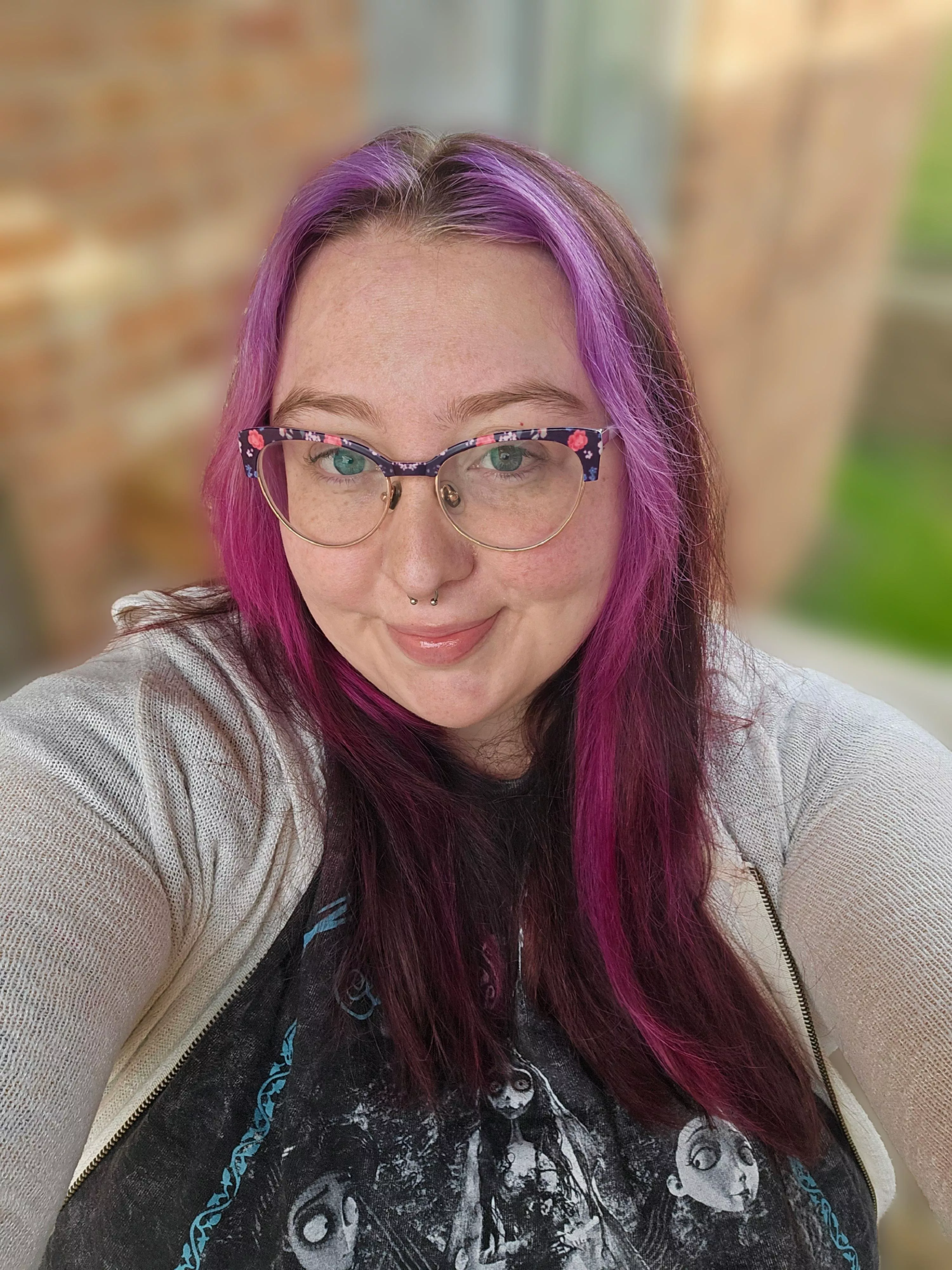 No makeup kinda day, so ready for the weekend 💗 posted by sapphiremelonz