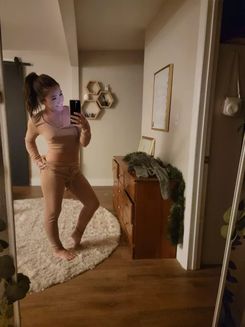 Oh my, is it chilly? 👀 by nikkidavisxo