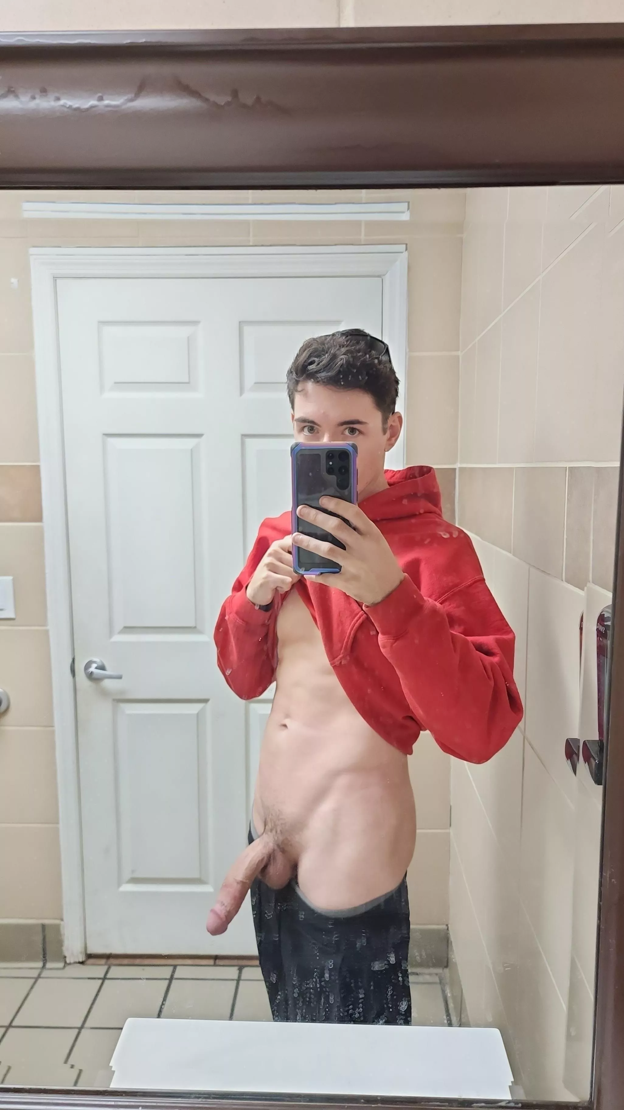 Wish I had a coworker to take care of me 😈 age 25 posted by xDMauiWauiDx