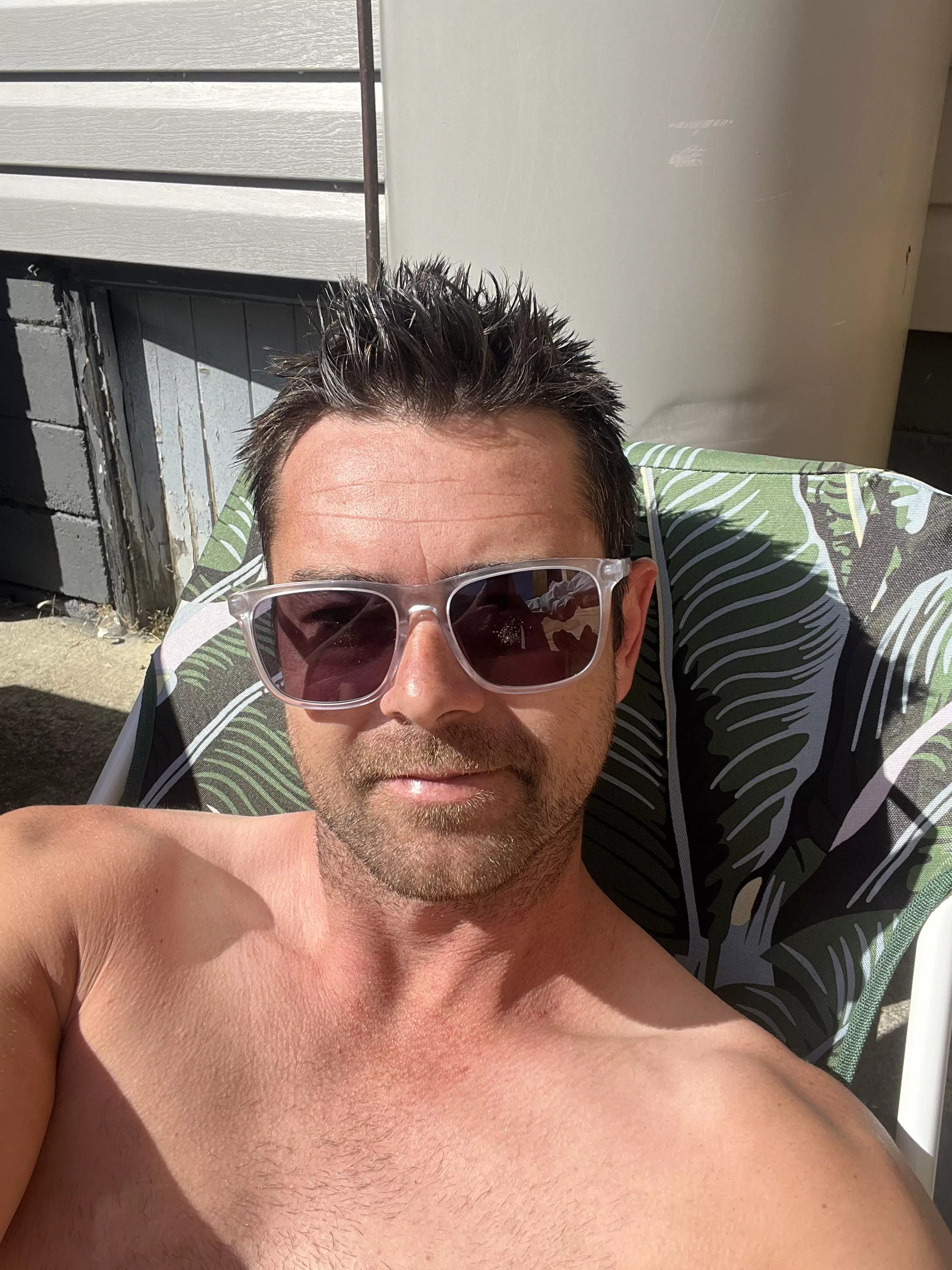 Wish I had fun neighbours ! Where’s my sun buddy I know she’s here somewhere:) posted by louiskunt