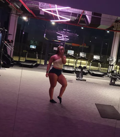 Working hard on these thighs by quadsqueen