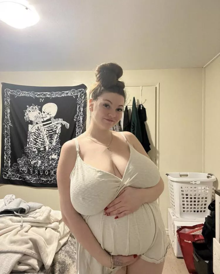 Busty and pregnant posted by mrprofessional2424