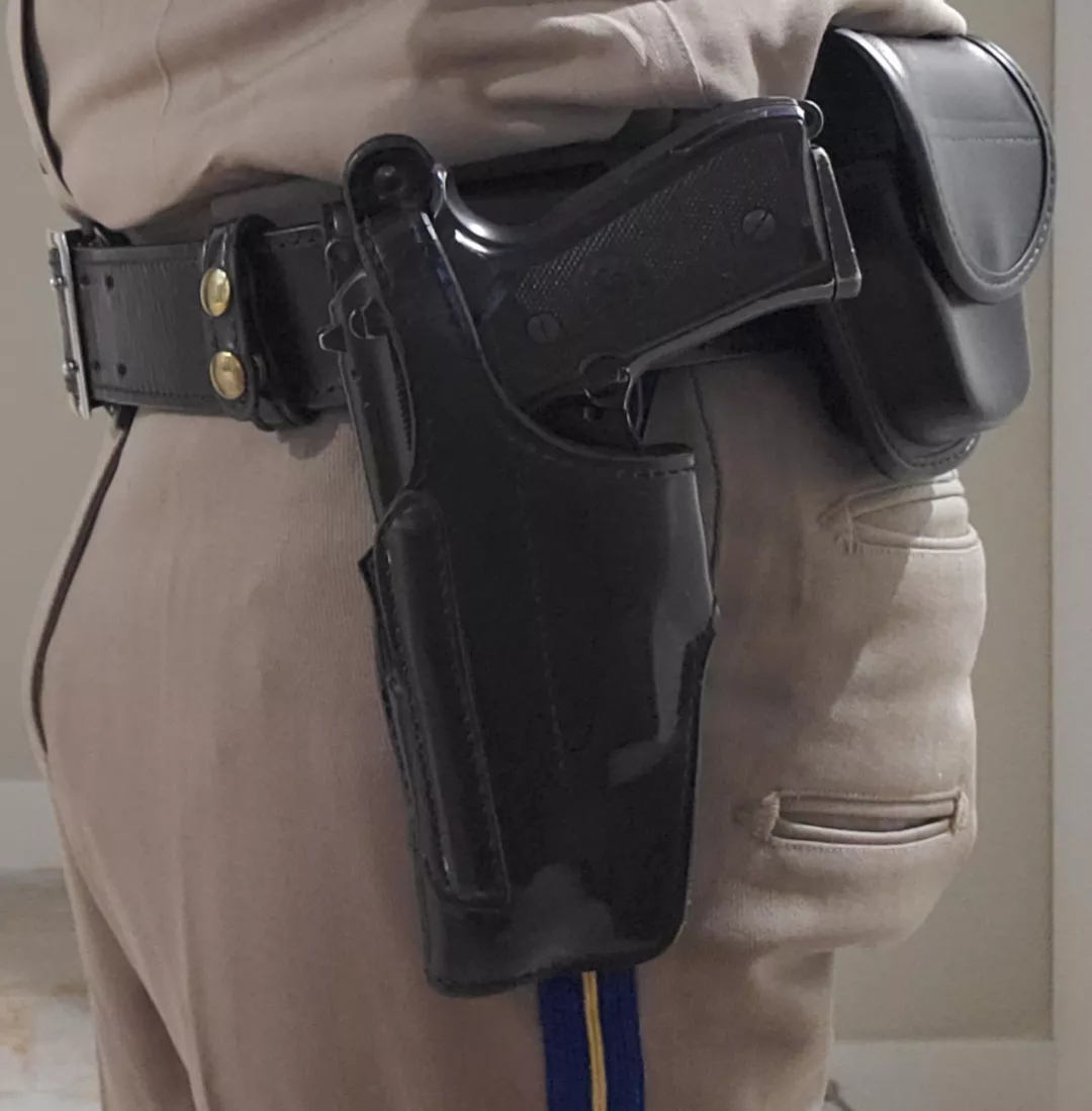 CHP posted by maturemuscledcop