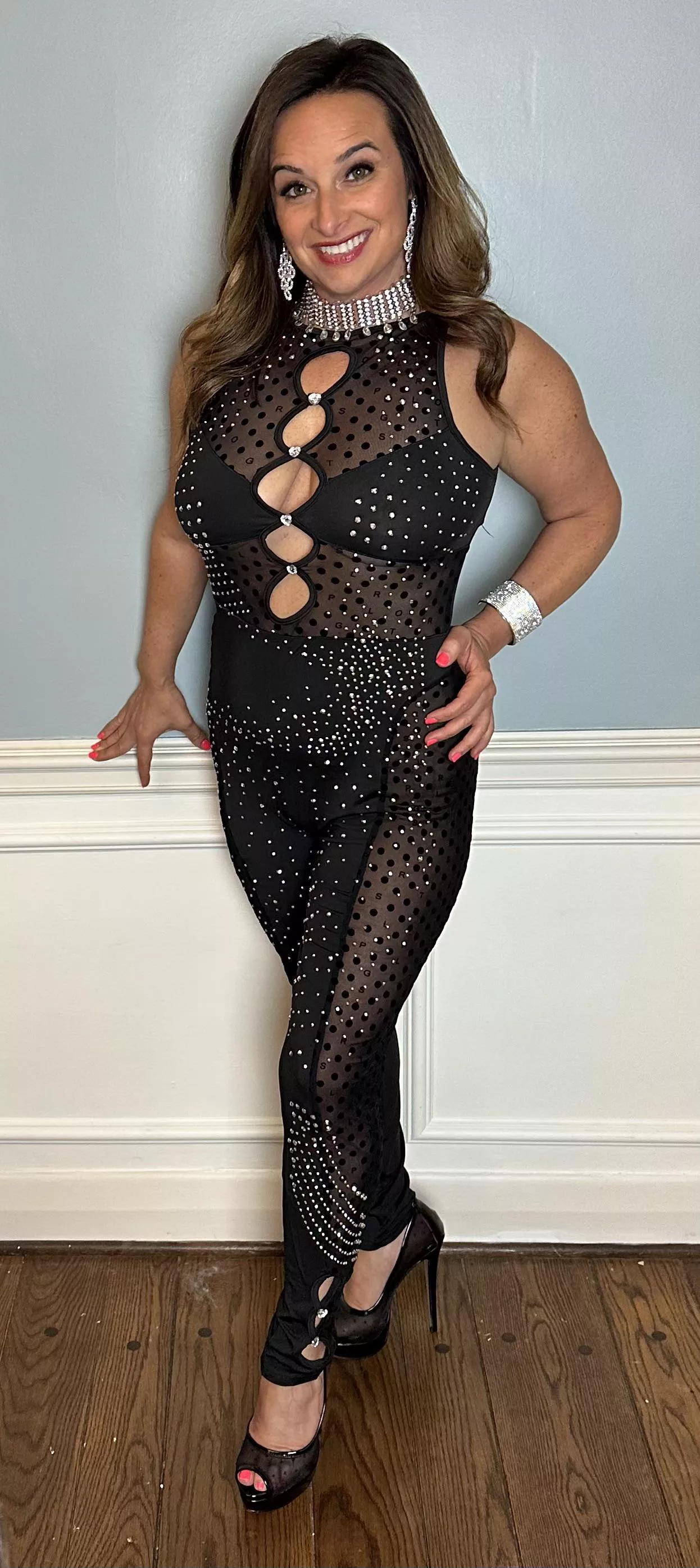 Classy MILF Slut Ready to Play 45F posted by sophienextdoor