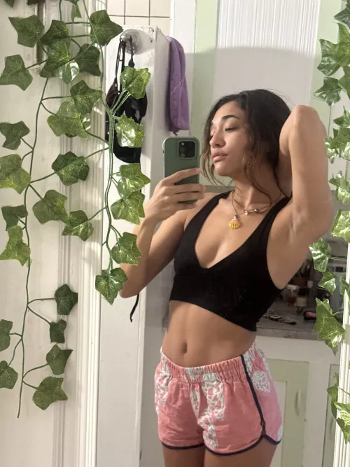 Crop tops and short shorts 😋 by Gross-athlete20000