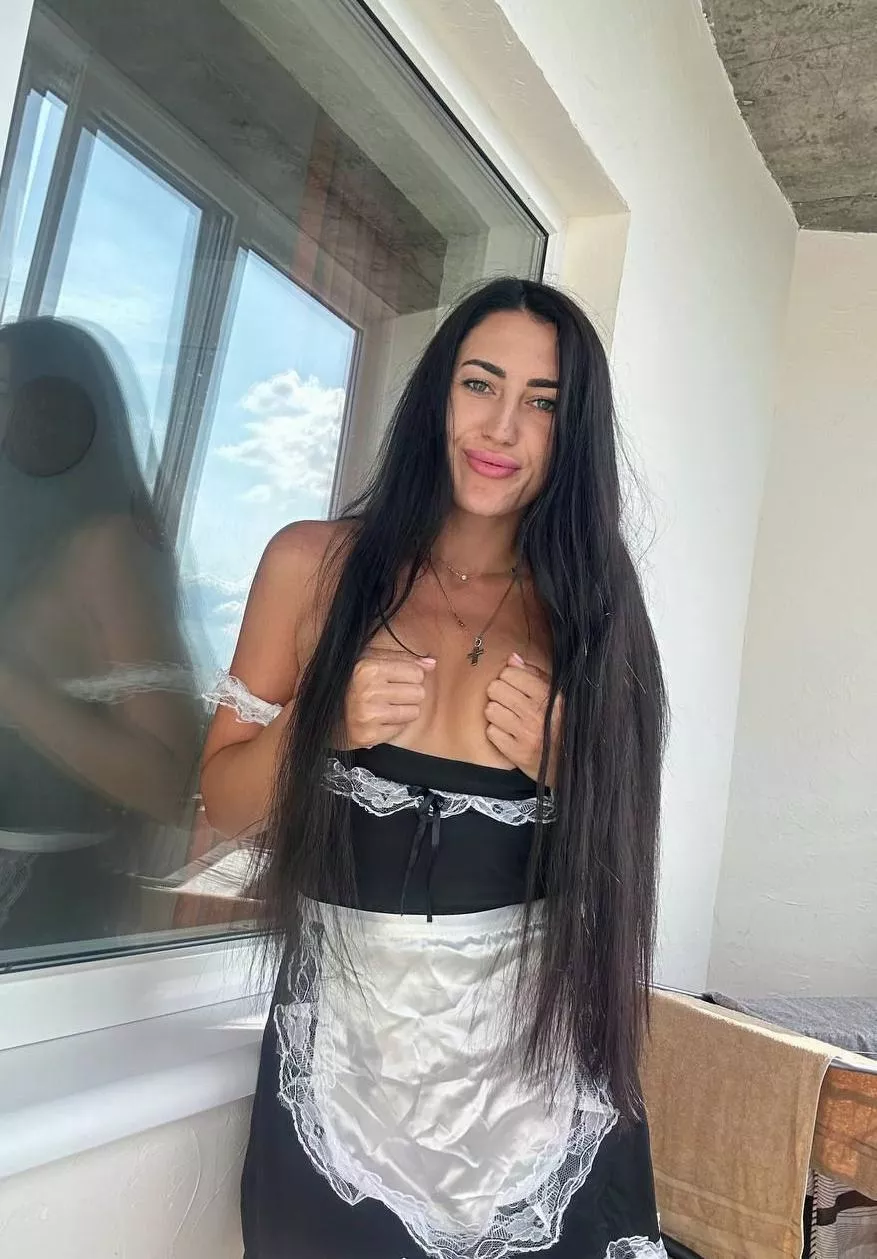 Do you like how my naked body looks from the back? posted by EliseDavise