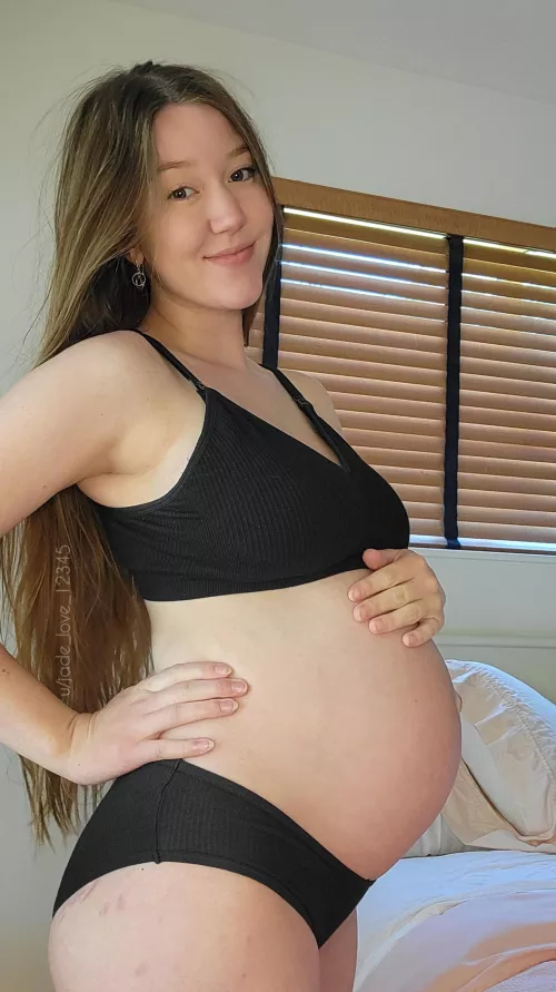 Does a pregnant belly suit me? by jade_love_12345