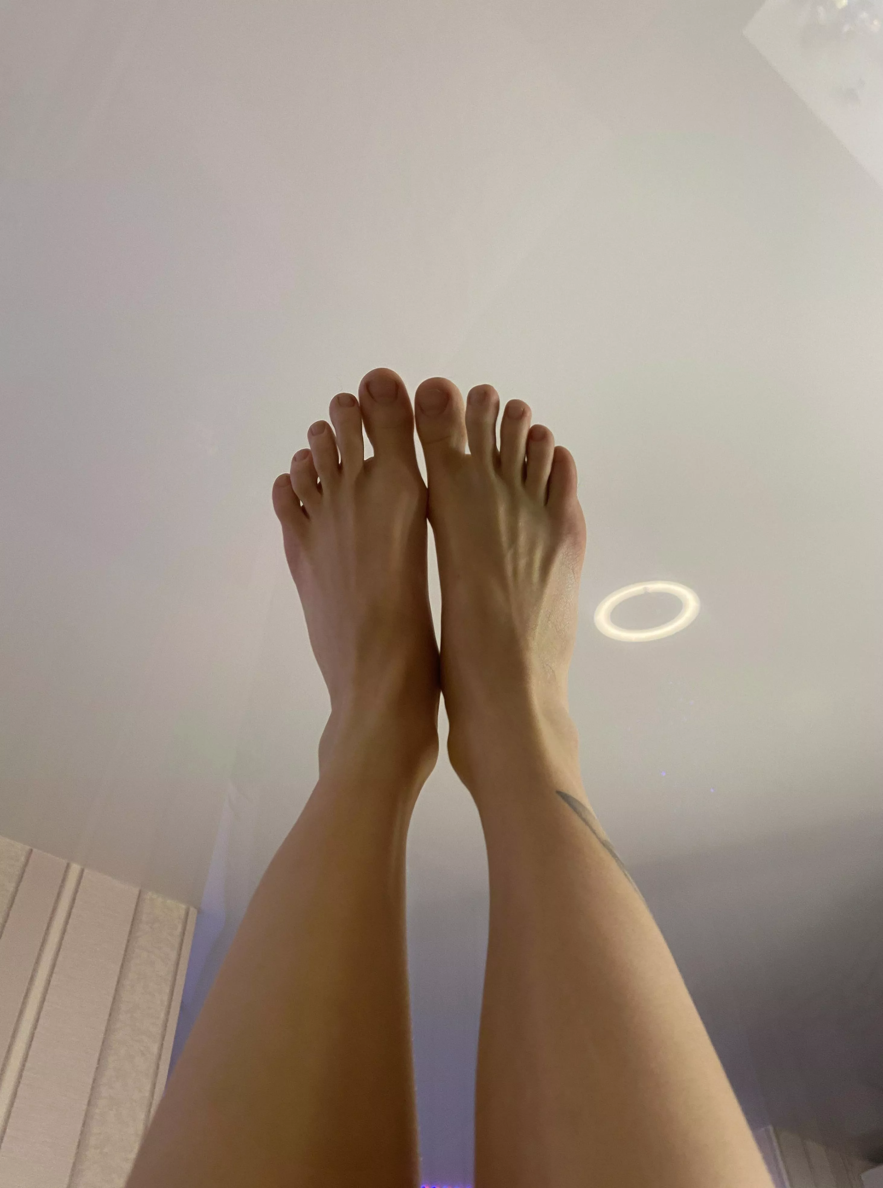 Feet up is my fetish for this night posted by iotacc