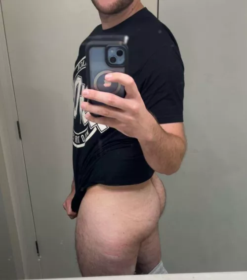 Finished with my leg workout. by IncomeFar6211