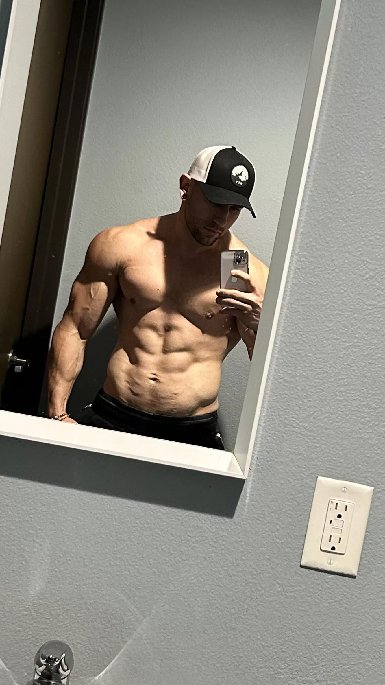 Happy flash me Friday 😈 (31)(m) posted by Wise_Gap_8330