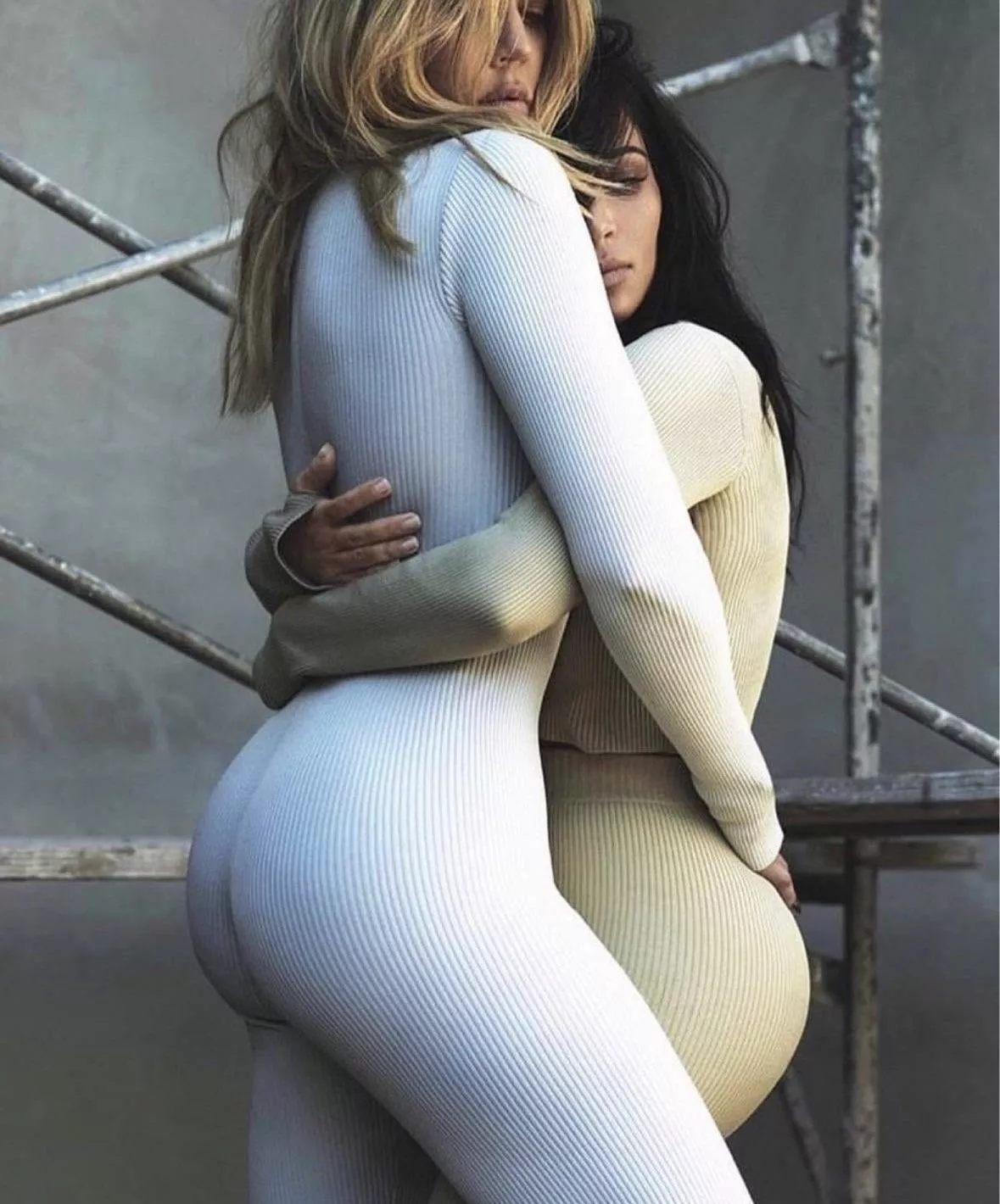 Hold on sis posted by 21scoobysnacks