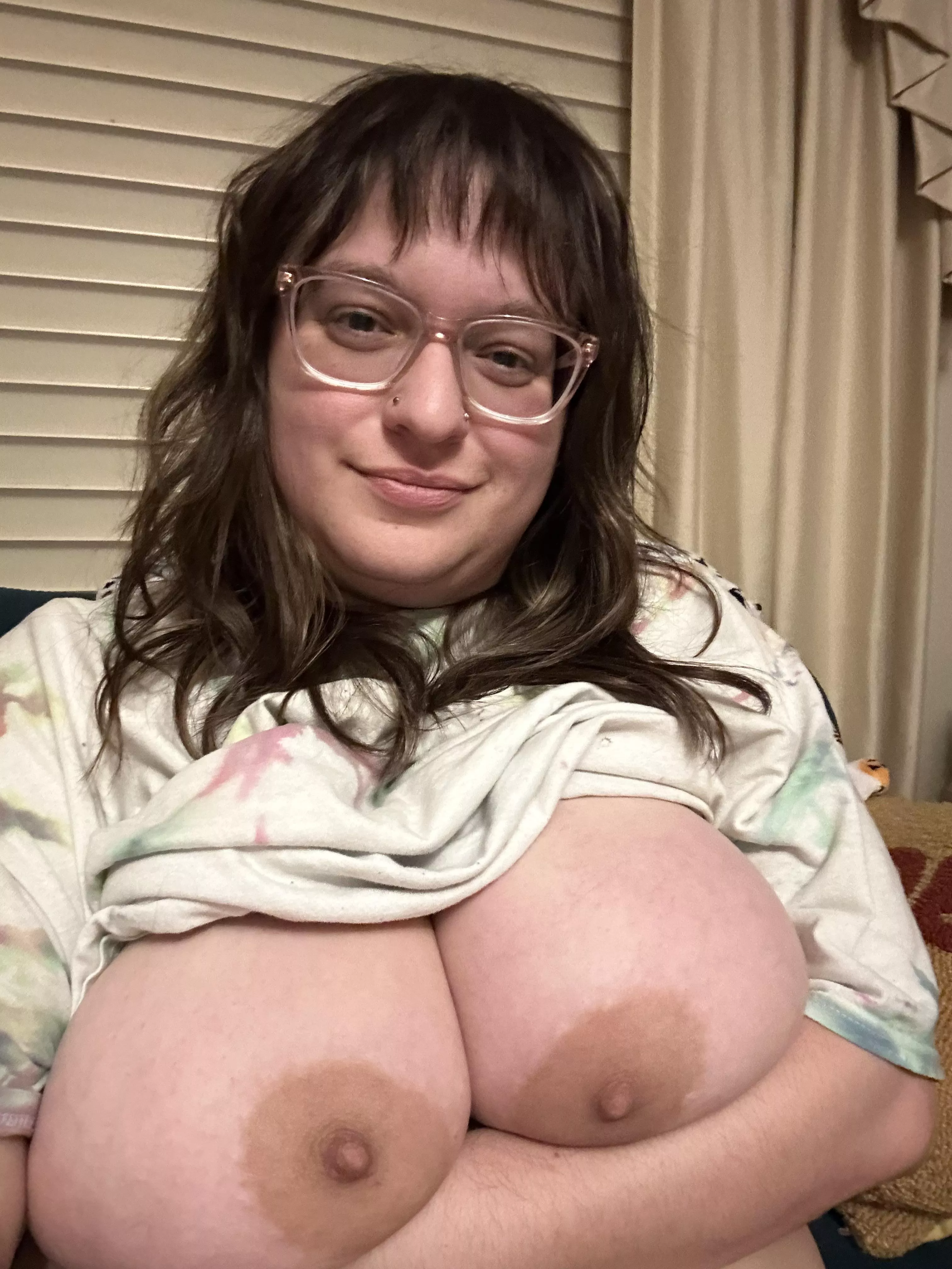 Home alone and horny 💋 posted by kitty_bb10