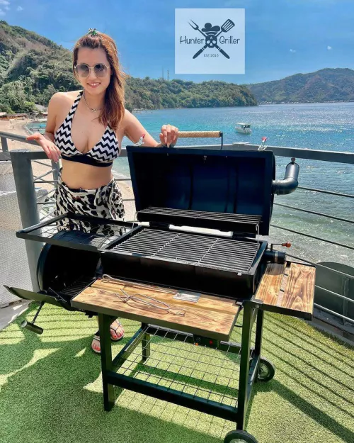 I can only focus on her beautiful boobs 🤤 by PointGradient