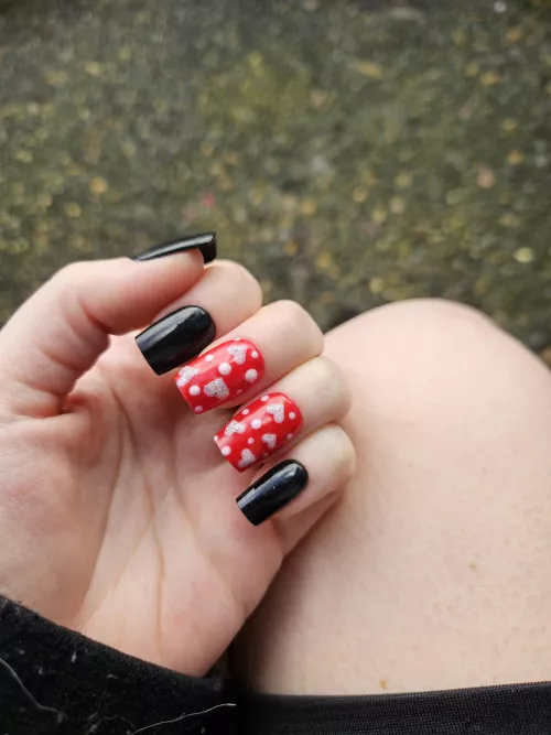 I did my nails for valentines day and my bday tomorrow [OC] by xDixonCiderx