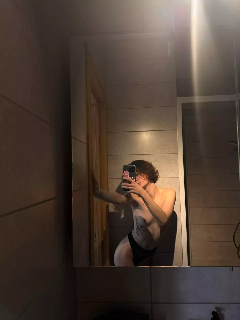 I like to take naked pictures for random guys posted by Farevkaoff