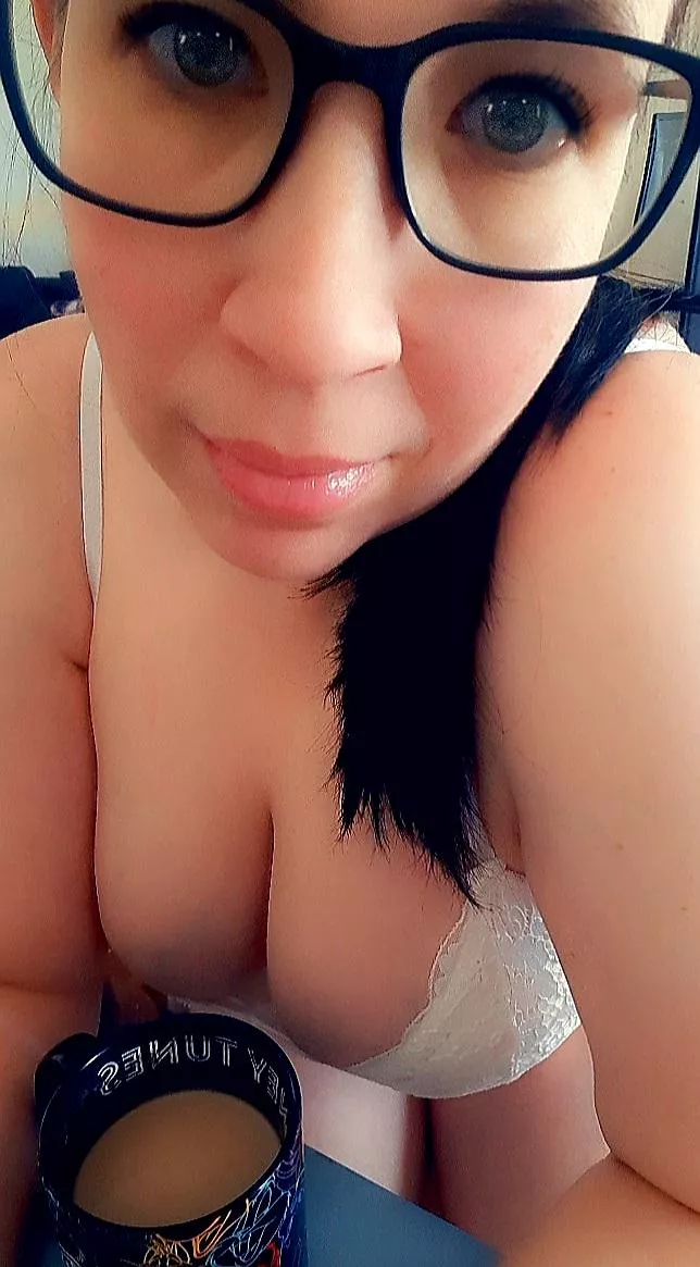 It's finally the weekend! I can hardly contain myself 🤭 posted by Aussiemilf2046