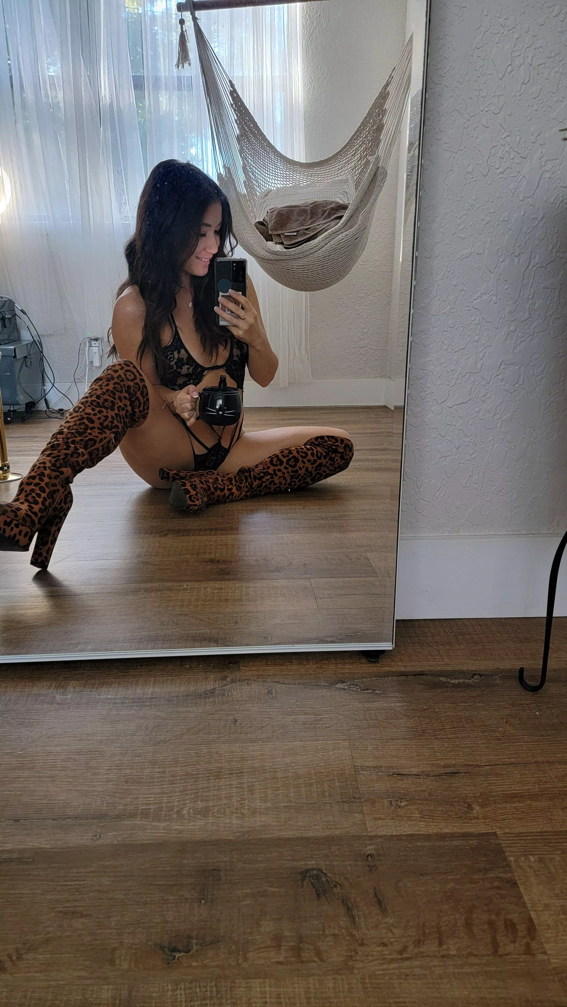 Just a cute set that I’m wearing today ♥️ posted by nikkidavisxo