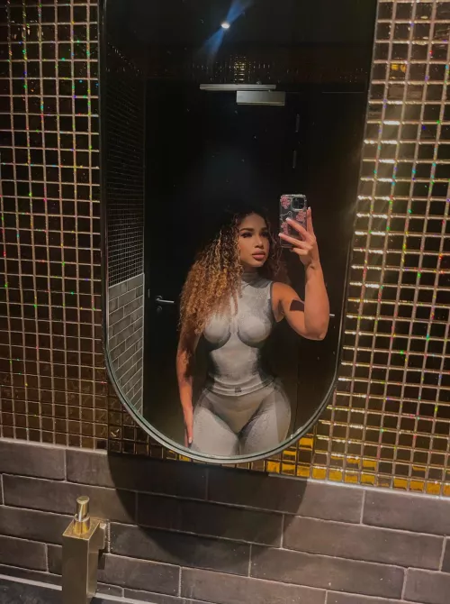 Lucyiilu (@Lucyiilu) by peruwan