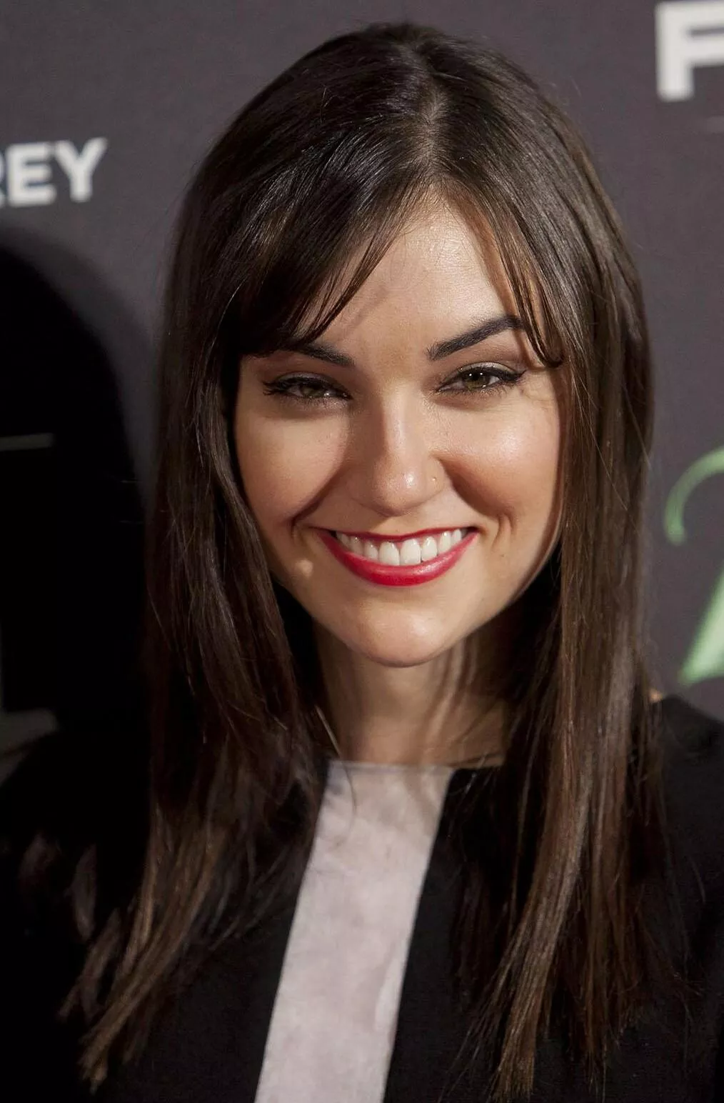 Marina Hantzis posted by qwer5r