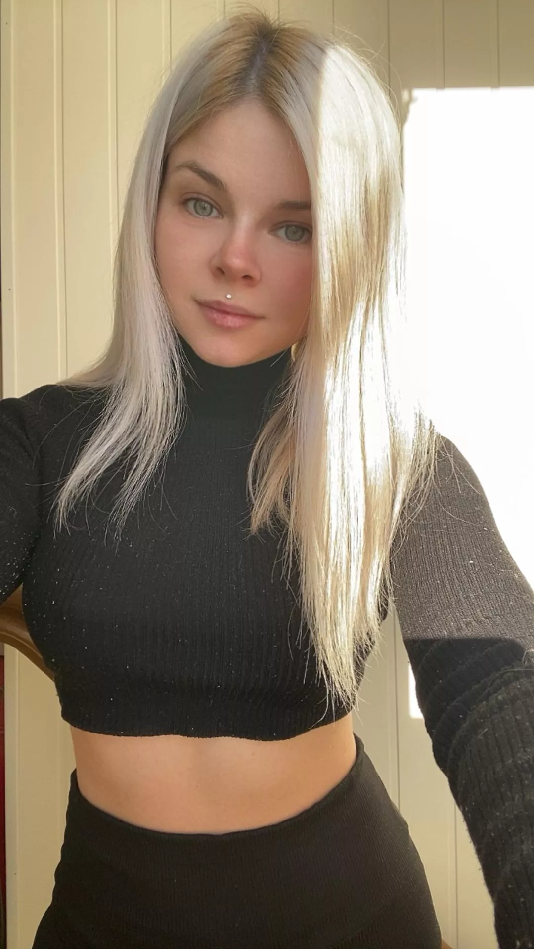 My autumn/winter favorite crop top :) posted by AlexiisBrandi