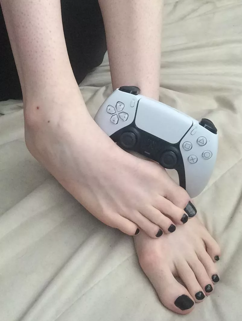OC Gamer girl feet 🖤 posted by MissPirait