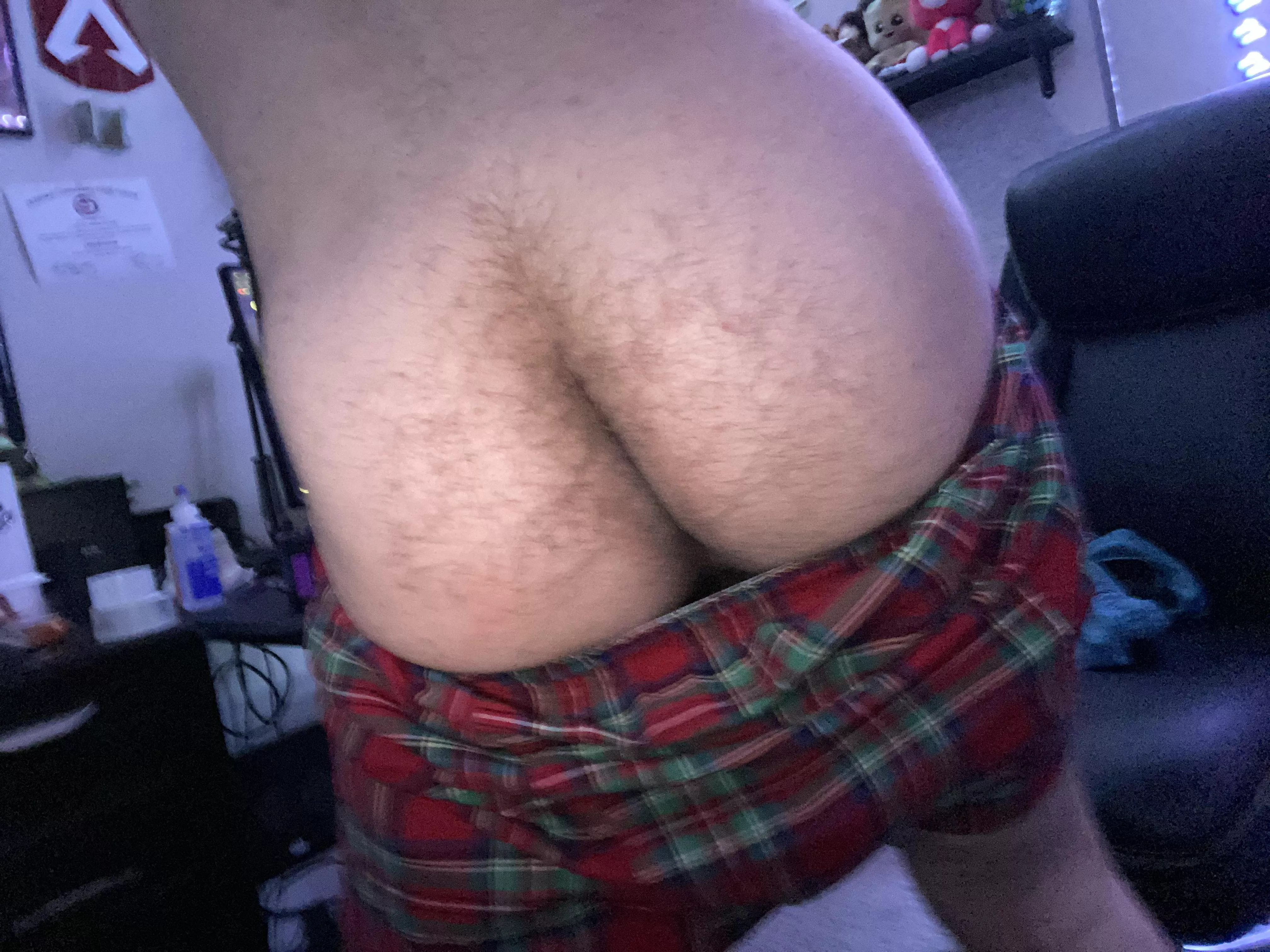 Oops they slipped 🙊 posted by colwinz_