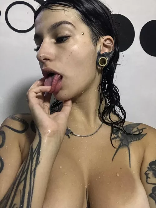 Ready to treat me right or to be treated right, your choice ;) by Evergreeson