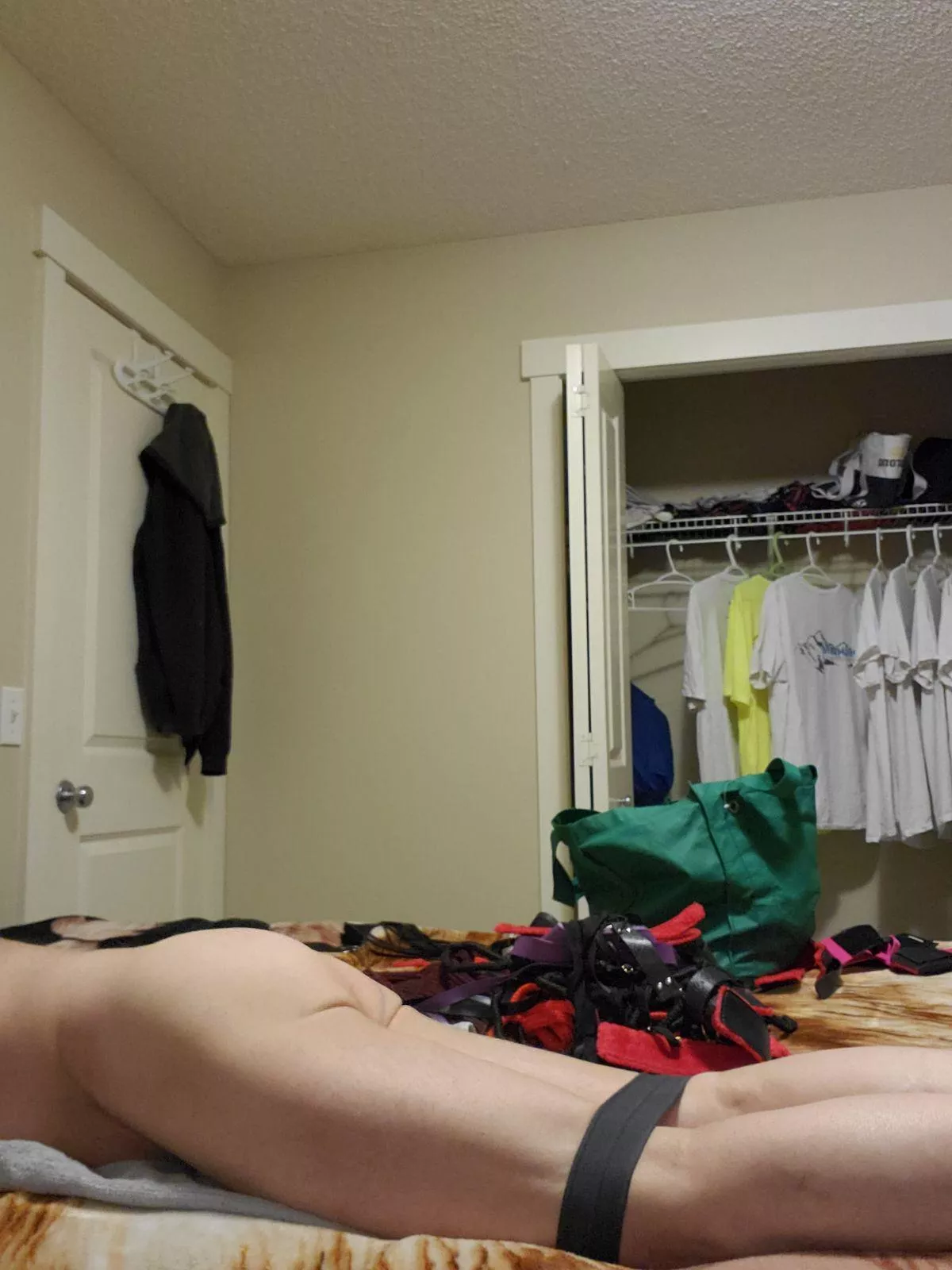 Submisive waiting posted by Subject_Bookmikey