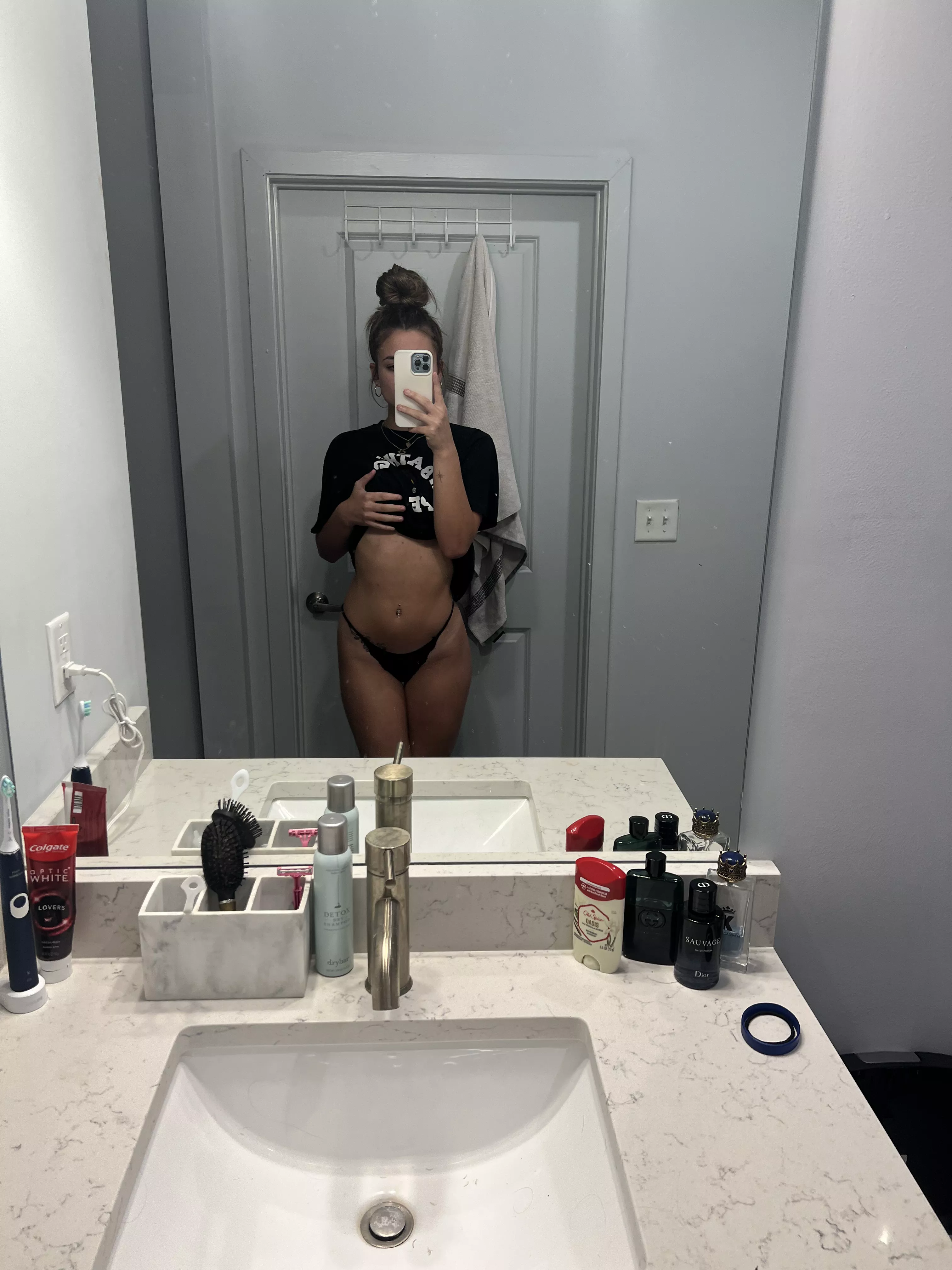 This top would look so good as a croptop but I'm scared to ruin it posted by GreaterOfAllTime