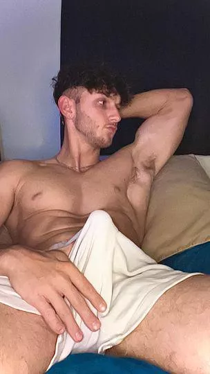 Twunk with a raging boner for bttms..😈 posted by Day_Dreamere