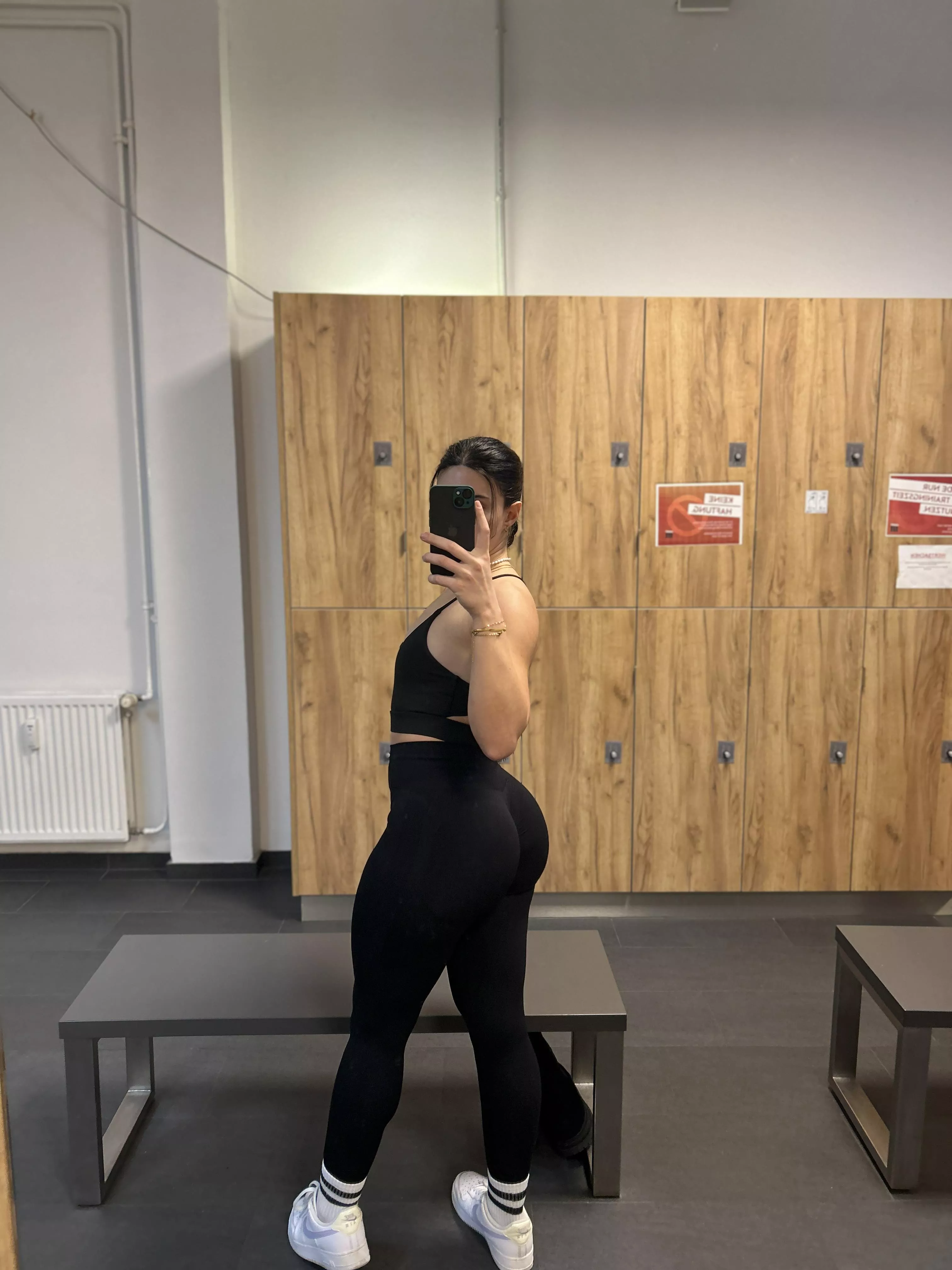 What would you do if we were alone? (F) posted by Aromatic-Bandicoot48