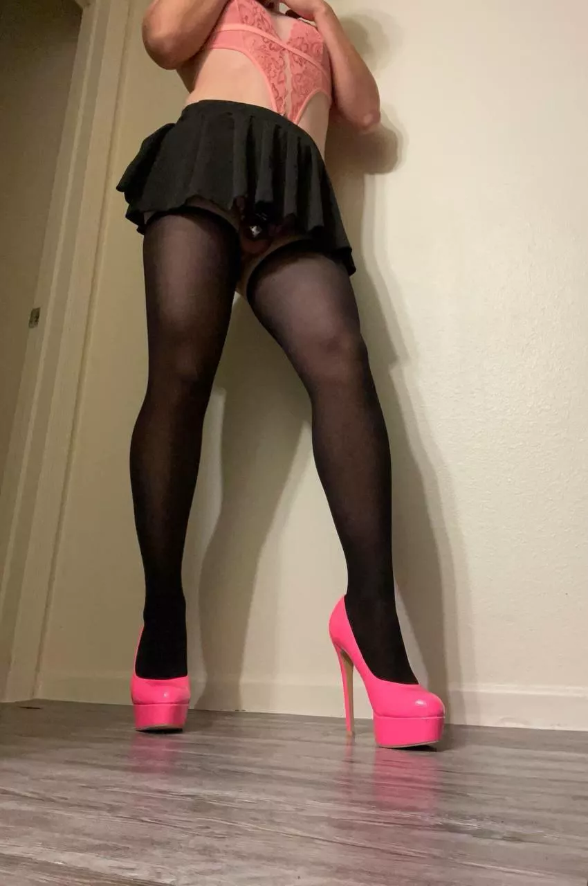 Who can see what’s hiding under the skirt🫣 posted by Jennykim10029