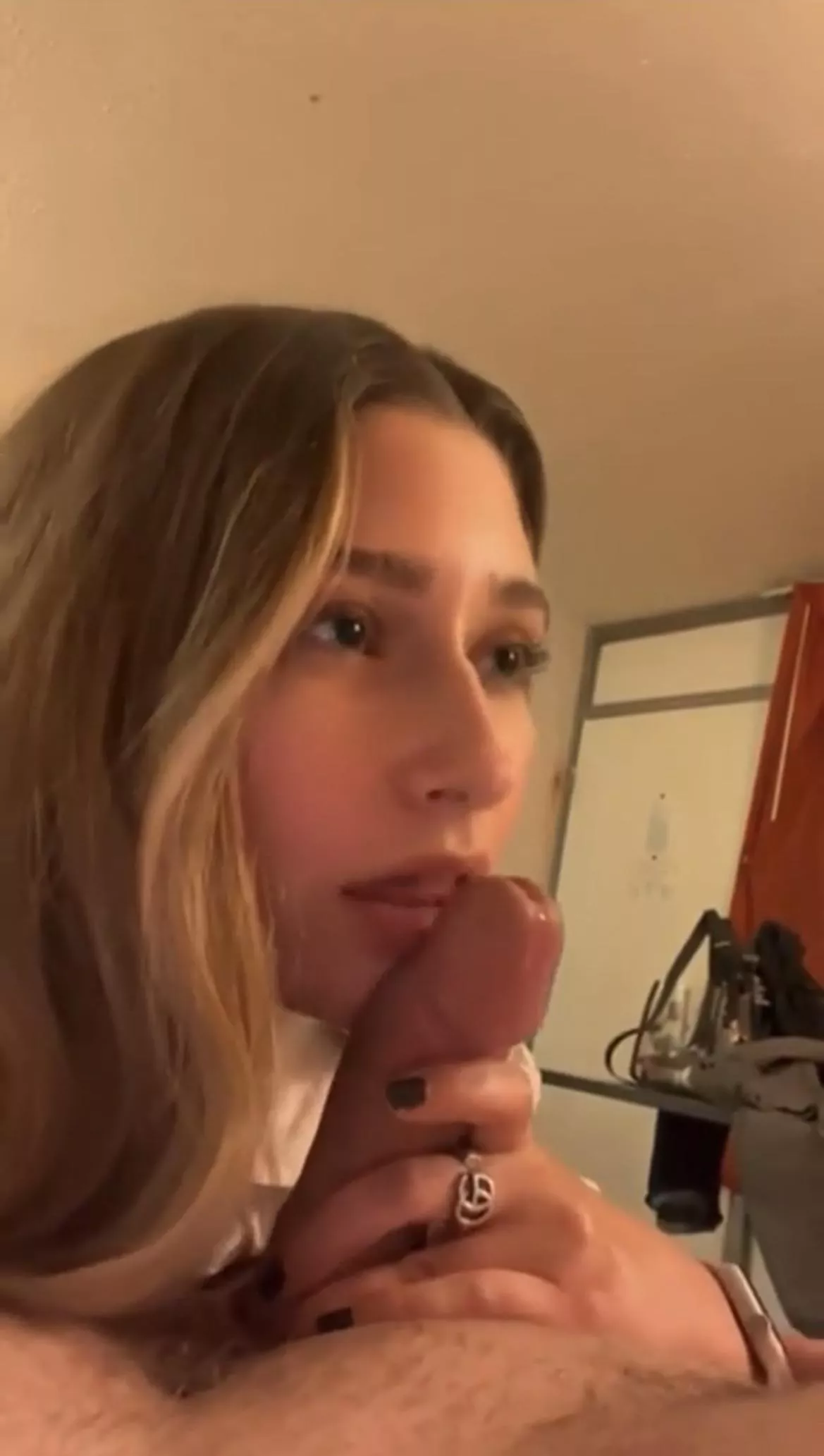 Who’s this blonde with the eyes posted by Awkward-Strength-308