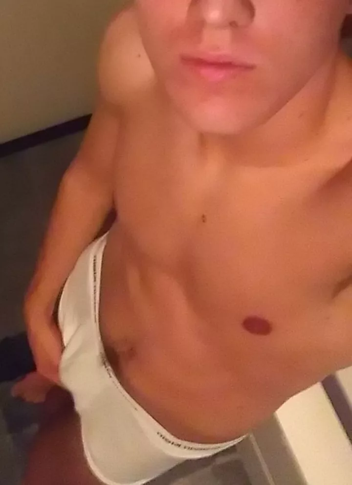 19uk, I like a face :) @yessihmuu posted by Reasonable-Rain-6818