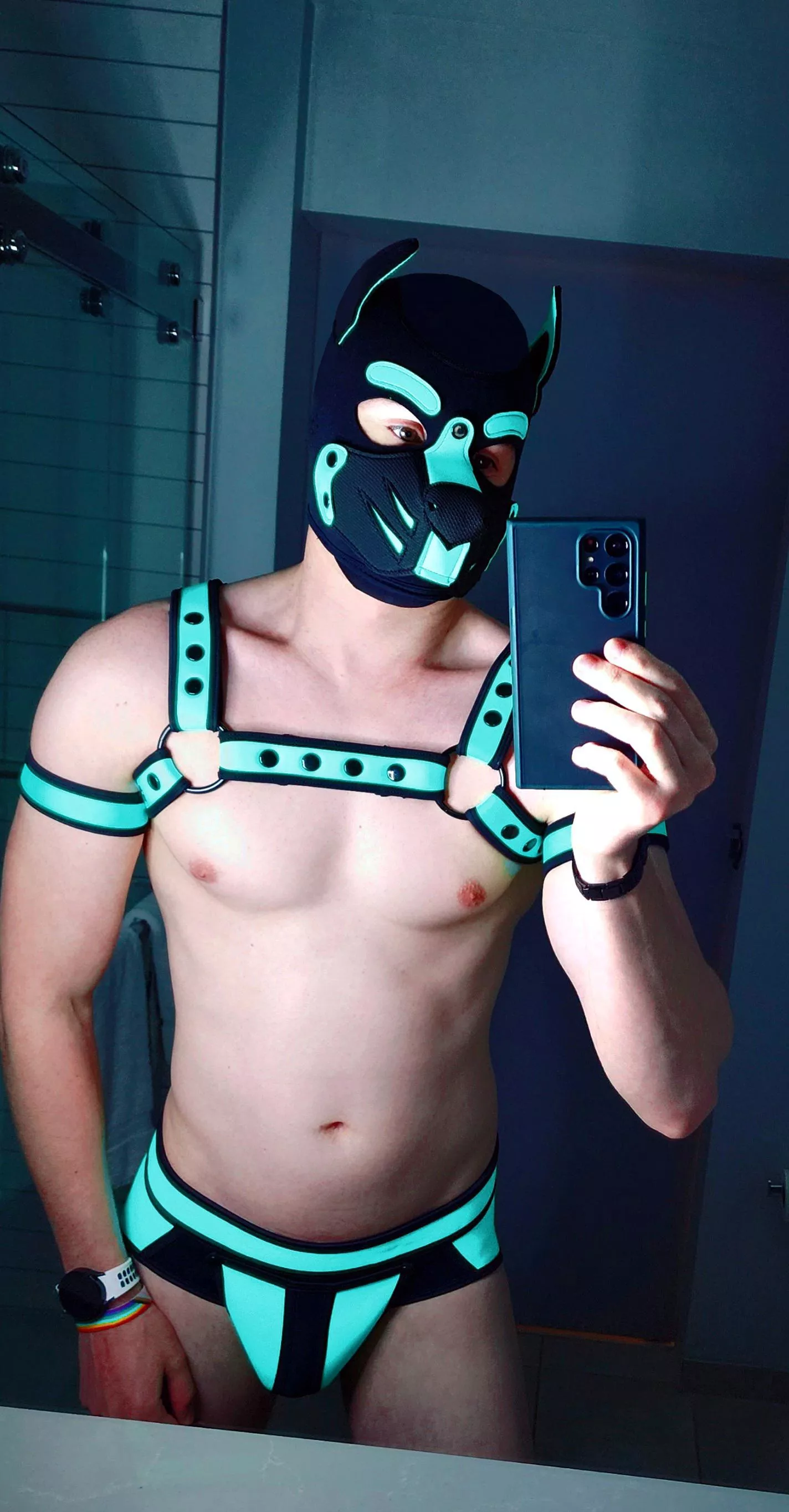 Anybody wanna hop in the shower with me? 🐾...I might bite 😜 posted by Pupsequently