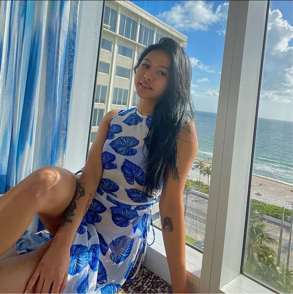 Beach bunni ready to go! posted by BunniiiWaifu