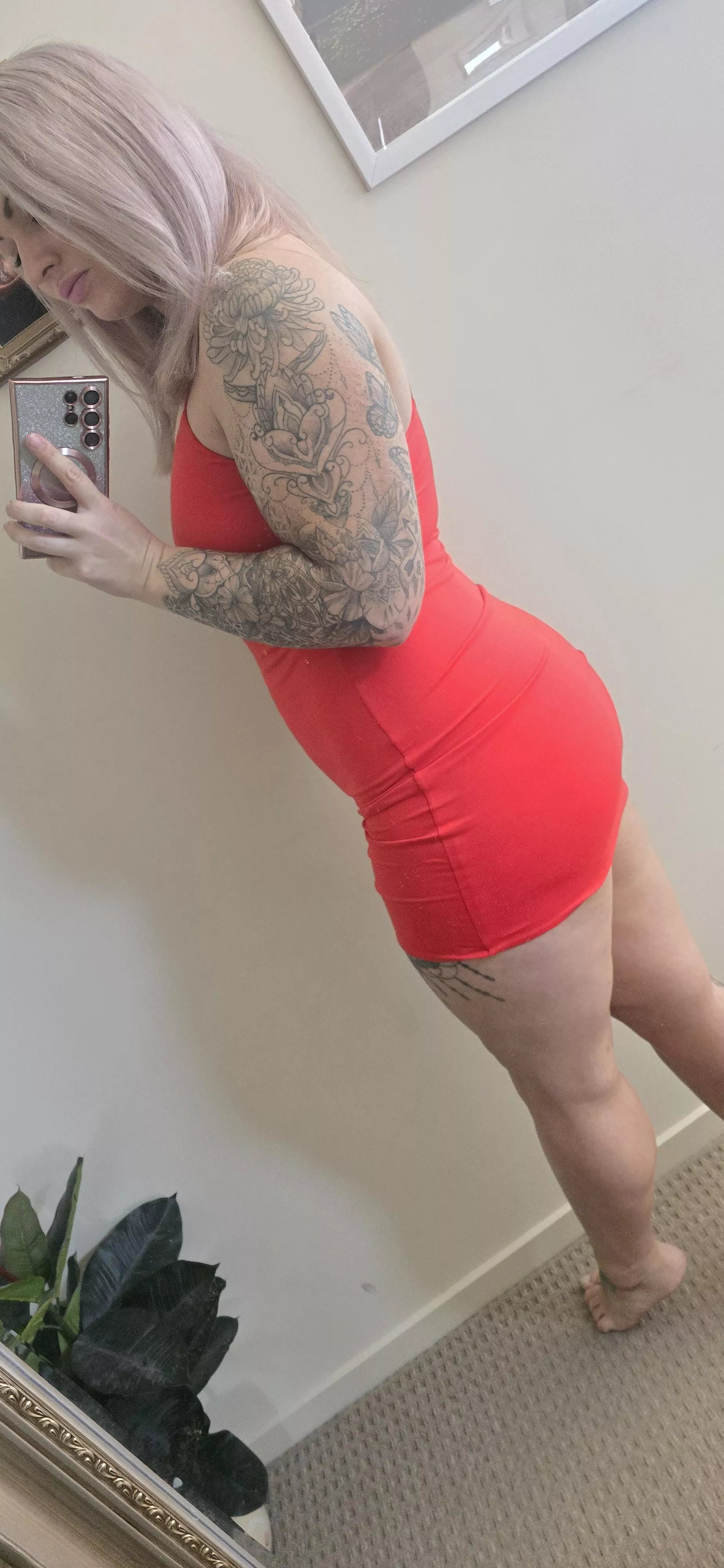 Do you like red dresses? posted by xBritty_babe