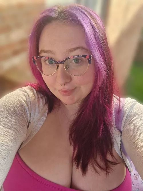 Happy Friday everyone 💗 by sapphiremelonz