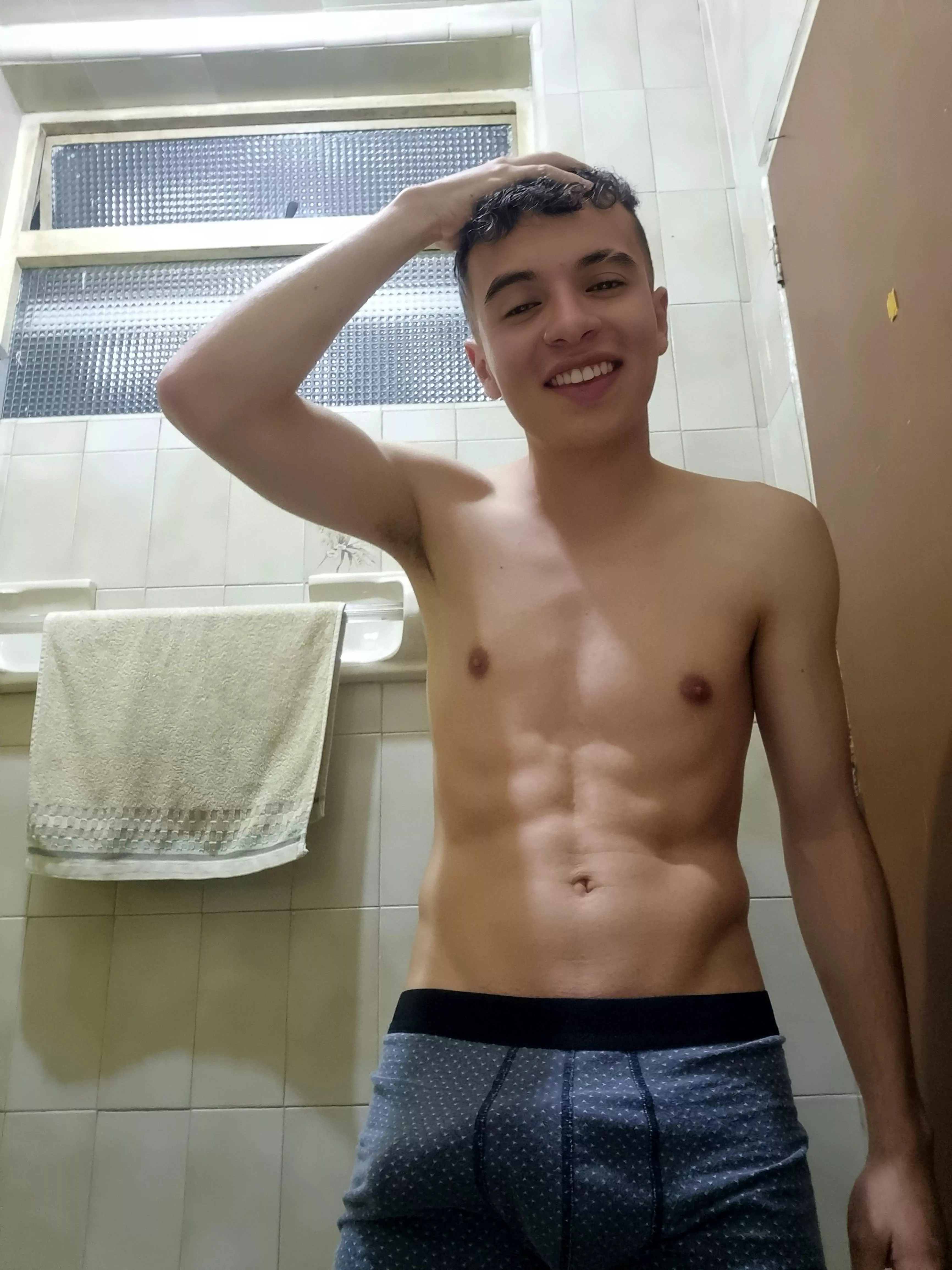 Hello hello posted by wildchicken8