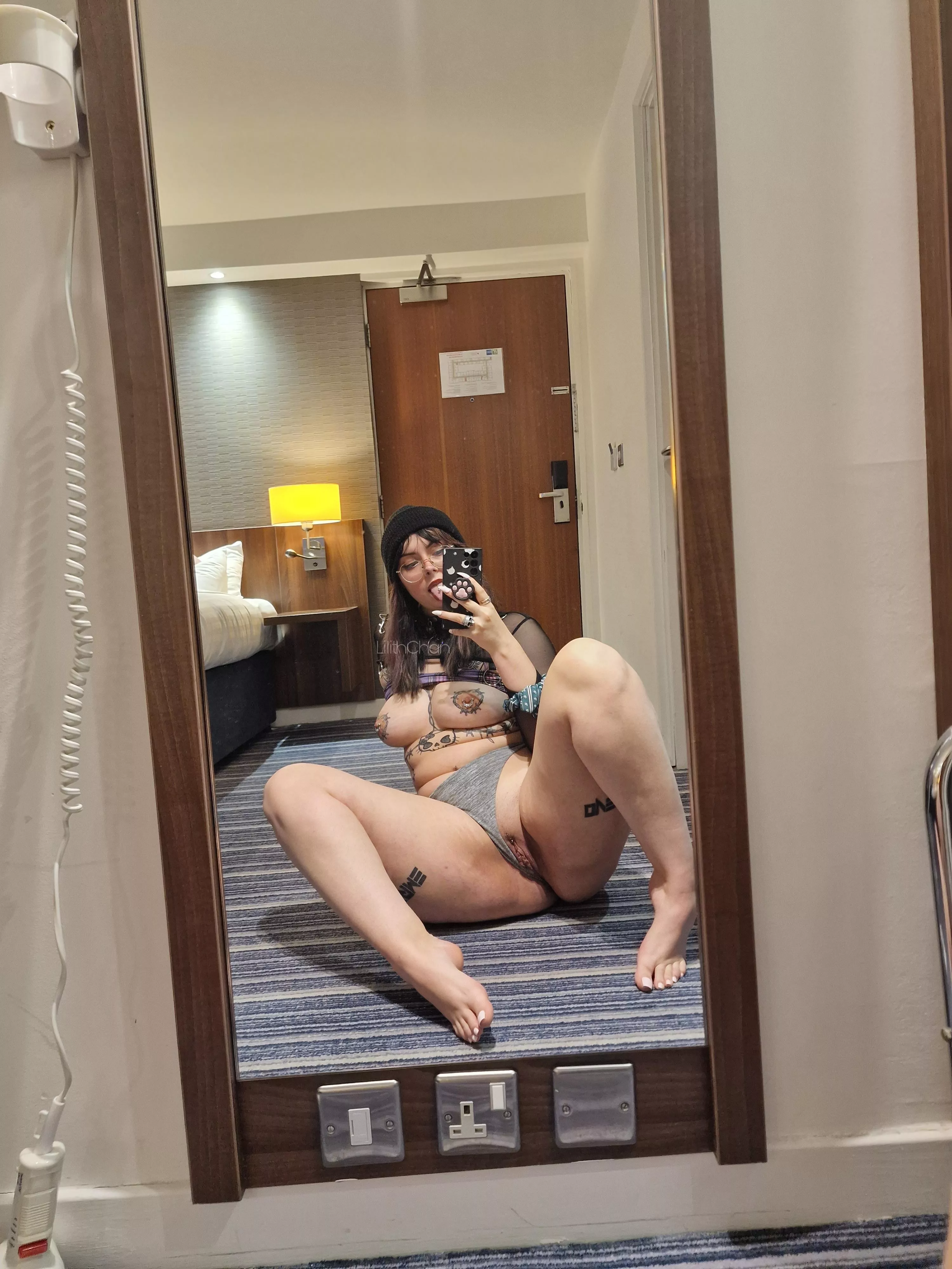 Hoping this mirror pic gets your dick hard today posted by pastelxwh0re