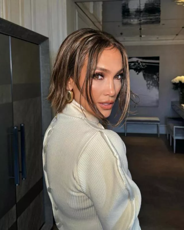 Jennifer Lopez posted by Hallow33n78