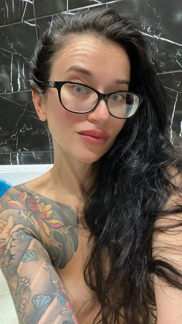 Join me in a hot tub posted by Juliadomaina