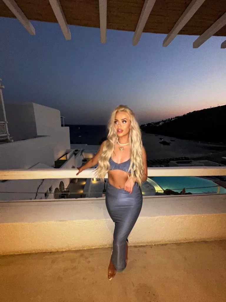 Long blonde hair and a long dress. posted by deepinsunshine