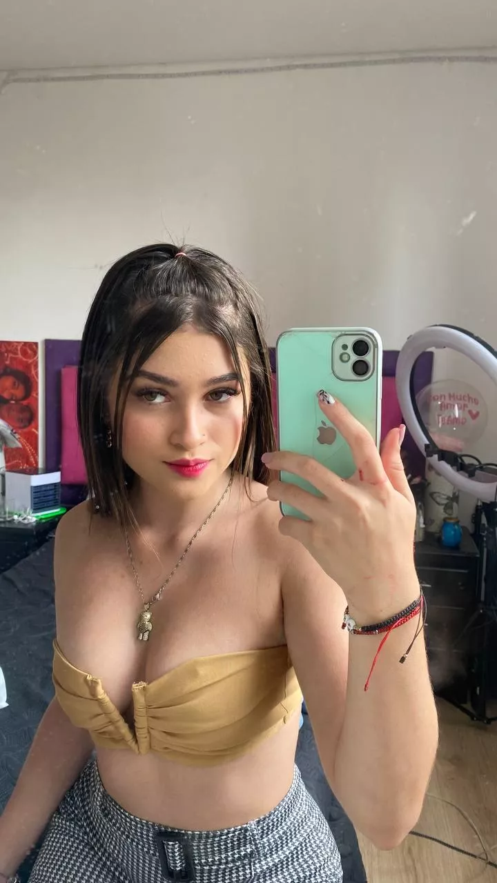 Loving my croptop posted by Champion-Portly367