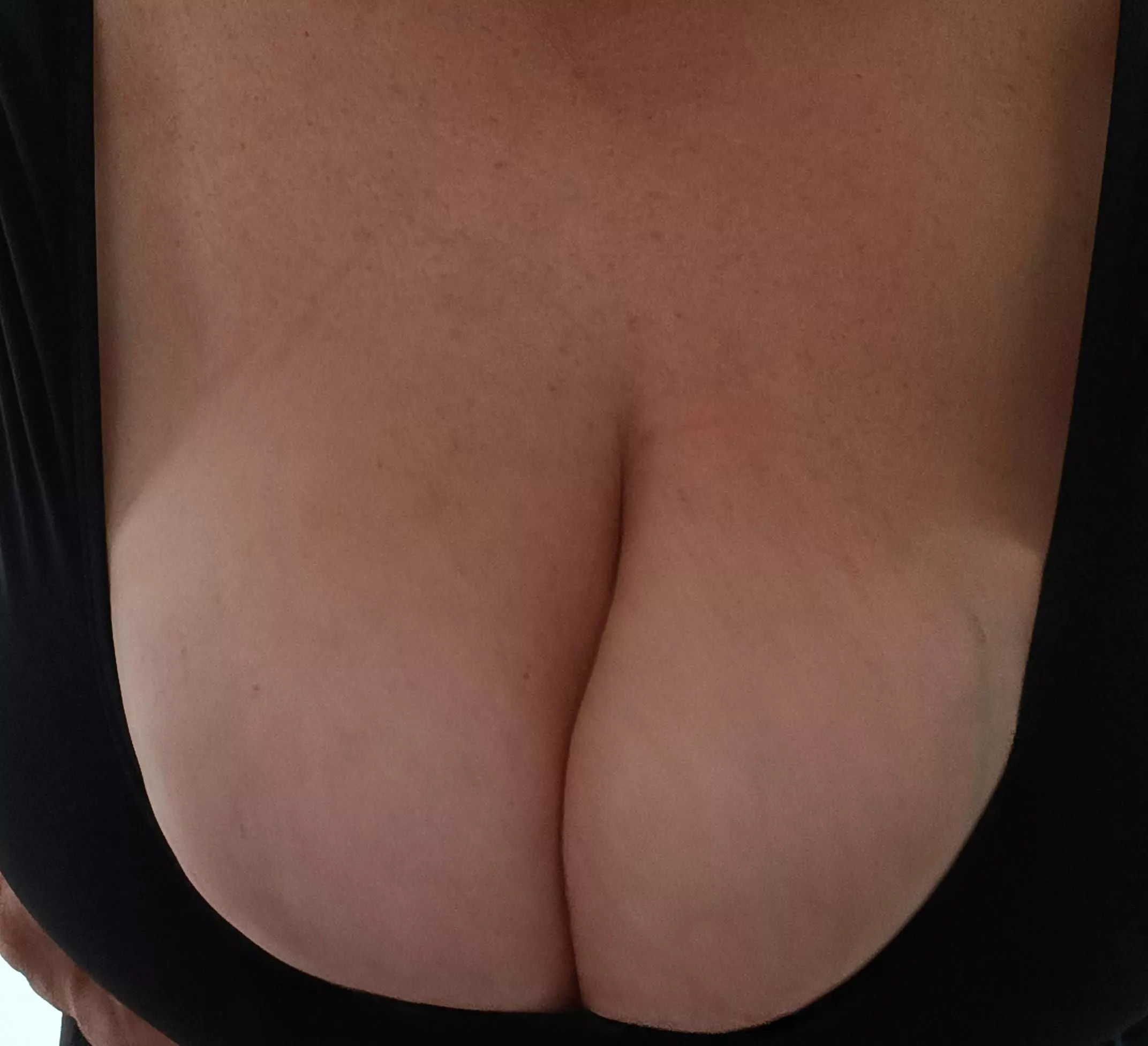 Natural cleavage posted by Veronique_Garcia