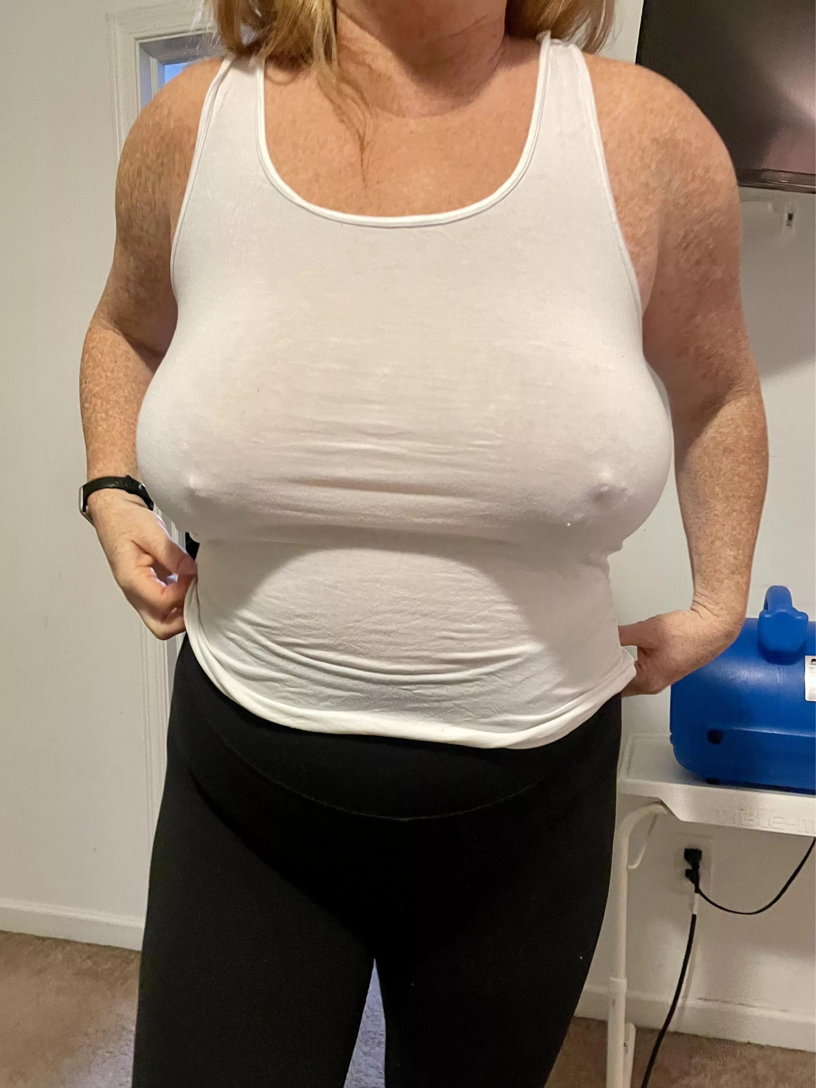 No bra pokies on my really big boobs posted by sarahthomasasu