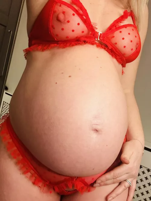 Pregnant makes me horny by laurarosevip