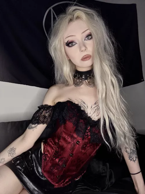 red and black by lucy_fairy__